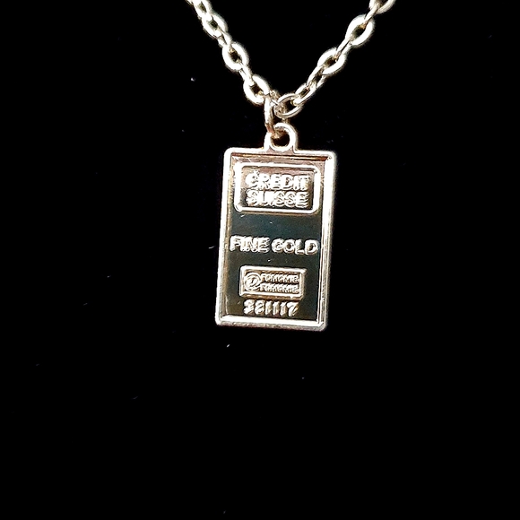 2 Gold Necklaces - Picture 2 of 4